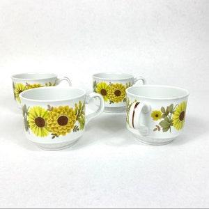 Vintage yellow daisy floral teacups set of four.