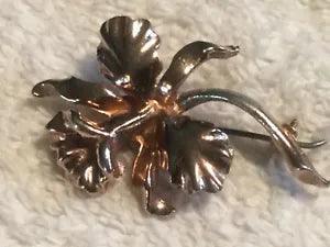 Lily Flower Pin Brooch- Gold Tone