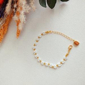 Daisy Flower Girl Bracelet, Beaded Bracelet, Seed Bead Bracelet, Daisy Chain Bracelet, Dainty Bracelet, Daisy Bracelet, Friendship Bracelet