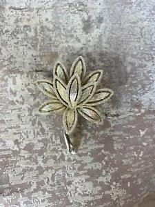 Vintage AVON Gold Tone Brushed Finish Lotus Water Lily Flower Brooch Pin 2"