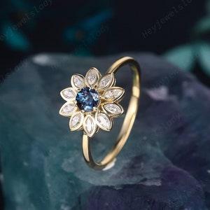 Vintage Alexandrite Floral Engagement Ring, 14K Yellow Gold Sunflower Alexandrite Wedding Ring,  Nature Inspired Promise Anniversary  Ring
