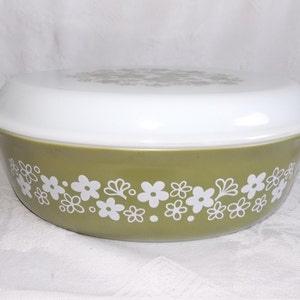 PYREX SPRING BLOSSOM Crazy Daisy Green Covered Casserole 2 & 1/2 Quart 045