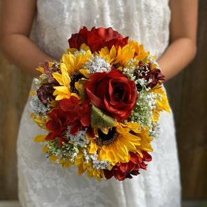 Burgundy and sunflowers bride bouquet Fall wedding Burgundy and sunflowers wedding Sunflowers wedding Sunflower bouquet