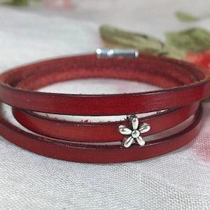 Leather wrap bracelet with flower slider and magnetic clasp - Other colors available - Flower leather bracelet - Leather Bracelet for women