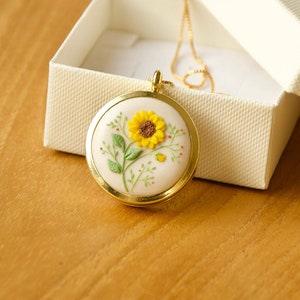 Sunflower Locket Necklace - Floral Mother Daughter Gift with Personalized Message Inside