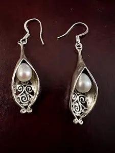 Vintage 925 Sterling Silver Israel Cultured Pearl Lily Dangle Drop Earrings