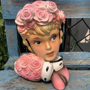 Enesco C-8996 young lady head vase/wall pocket Bouquet and Mink