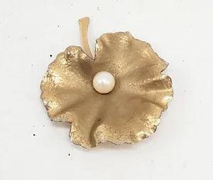 Krementz Pearl Lily Pad Leaf Brooch Pin Vintage Gold Tone Signed Classic