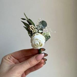 Groom??s boutonniere Green and white buttonhole White peony corsage for groom Greenery wedding boutonni??re Dried flower boutonni??re Woodland