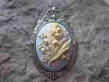 2 IN 1 - LILY OF THE VALLEY CAMEO BROOCH - CREAM/BLUE - PIN - PENDANT