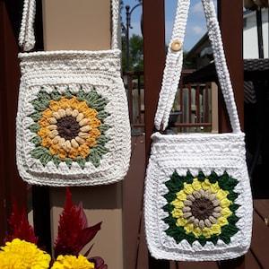 Handmade Sunflower Bag, Crossbody Sunflower Granny Square Purse, Crochet Crossbody Sunflower Bag, Lined Crochet Handbag, Sunflower Phone Bag