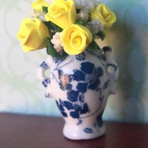 1:12 scale roses  miniatures dolls house vase floral bouquet pretty vase  flowers  decoration tiny