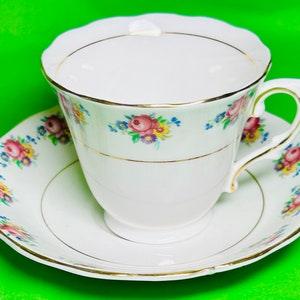 Colclough - Beautiful Rose Bouquet Florals - A nice early Cup & Saucer of vintage age!
