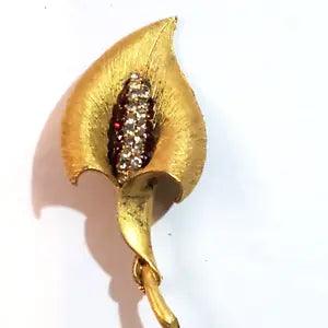Vintage 1950s Gold Tone Brushed Calla Lily Red Clear Rhinestone Brooch Pin