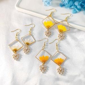 White Daisy Earrings | Handmade Dried Flower Earrings | Bridal Crystal Earrings | Boho Flower Earrings | Unique Jewelry For Wedding