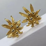 3D Vintage Lily Flower Clip On Earrings Gold Tone with Stamen Textured Pat Pend