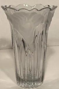 Mikasa Studio Nova 9 3/4??? Fluted Crystal Vase w/ Frosted Flowers Water Lily