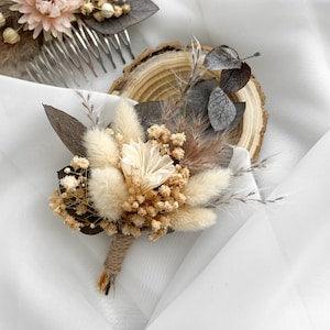 Boho white wedding boutonniere for groom, White beige taupe preserved groom accessories for men, Rustic flower boutonniere for wedding
