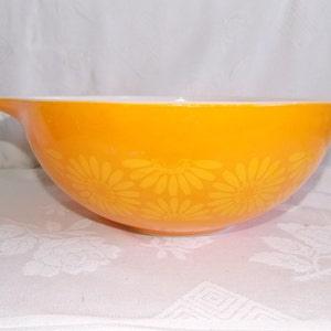 Large PYREX SUNFLOWER DAISY Cinderella Bowl 444