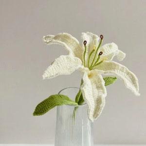 crochet bouquet/handmade lily/knitted flower/home decor/gift for girlfriend/Mother's day gift/Birthday gift/Christmas gift