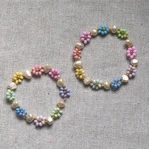 Daisy Beaded bracelet with pearls, Daisy flower bracelet for women, freshwater pearl bracelet gold,flower girl bracelet gift for her Rainbow
