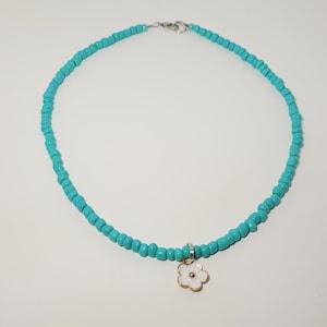 Turquoise Daisy Necklace, Seed Bead Necklace, Green Beaded Choker, Small Bead Necklace, Minimalist Jewelry, Dainty Necklace, Flower Jewelry