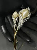 Vintage EDITH VANDERBILT? Clear crystals Faux Pearl CALLA LILY Brooch unsigned