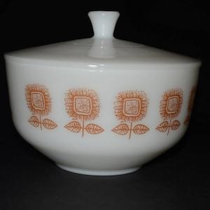 FEDERAL GLASS Glassware 2.5 QT Sunflower ( Brown Flowers ) Covered Casserole Mixing Bowl Serving Bowl Milk glass Vintage lid chipped