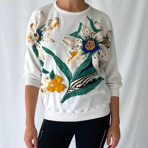 80s vintage white colorful sunflower pullover sweater ?C small | graphic floral applique beaded nature landscape crew neck unisex sweatshirt
