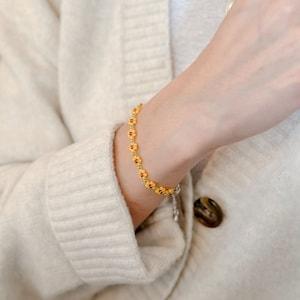 Beaded Flower Bracelet | Daisy Bracelet | Dainty Everyday Jewellery | Adjustable