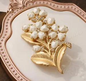 Vintage style Creative Lily Flower Pearl Brooch Woman Student Brooches