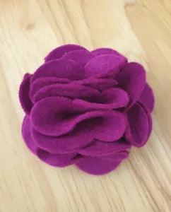 Felt carnation brooch in fushia purple.Perfect for special occasions or everyday