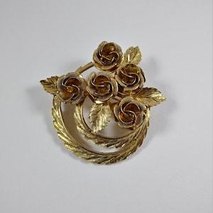 Flower Bouquet Wreath Pin, Rose Bouquet Wreath Pin, Vintage Gold Tone Coro Rose Brooch, Coro Brooch, Coro Pin, Vintage Brooch, Vintage Pin