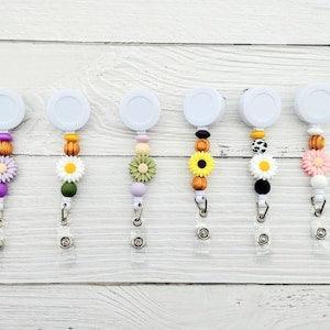 Retractable Badge Reel, Silicone and Wooden Beaded, Flower, ID Badge Holder, Work ID, Teacher Badge, Nurse Badge, Work Badge, Gift for Nurse