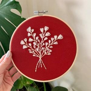 Embroidery bouquet of white flowers on 6-inch wooden drum
