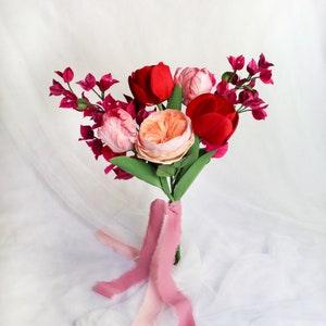 Crepe paper flower bouquet, paper flower arrangement, realistic paper flowers, 1st year anniversary gift, handmade paper flowers for decor