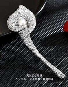 Luxury Shiny Calla Lily Metal Rhinestone Lapel Hat Corsage Badge Brooch Pin