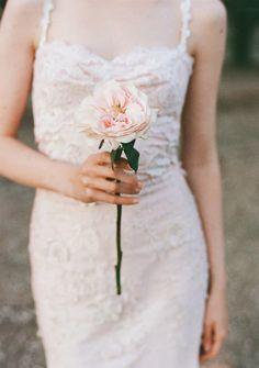 20 Stunning (and Budget Friendly) Single Stem Bouquets - Chic Vintage Brides Flower Delivery