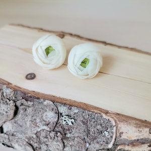 Stud earrings, ranunculus earrings, floral jewelry, floral accessories, made of air dry polymer clay, clay flowers, white ranunculus