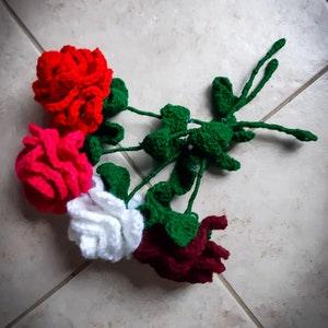 6 Crocheted roses
