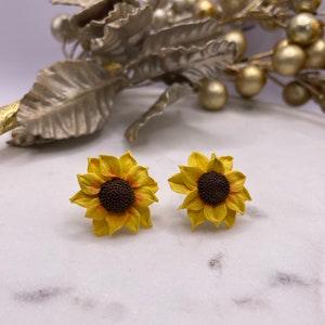 Sunflower earrings | floral clay earrings |handmade earrings |stud earrings |clay earrings Summer earrings