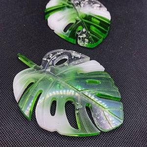 Monstera leaf resin coaster - with Light green and silver foil home d¡§?cor/ tropical plants lover/ for him/ for her