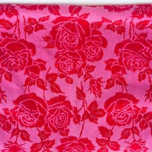 Vintage Red + Pink Large Print Floral Rose Rectangular Fringe Bath/Shower Towel - Callaway Original Design - All Cotton - Made In USA