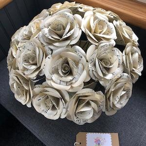 x20 Paper roses Sheet music themed + Bucket Display vase Valentine Day Gift, Mother's Day Gift, Rose Bouquet,paper flowers