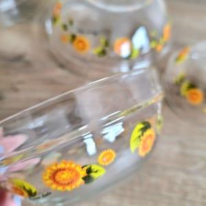 Set of 5 vintage nesting Flower Dute glass bowls with sunflower design. Durable heat resistant. Retro kitchen. Farm house. Country style.