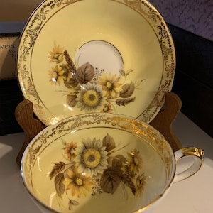 Royal Sutherland Sunflower Daisy Field Floral Yellow Gold Teacup with Saucer Fine Bone China Made in England