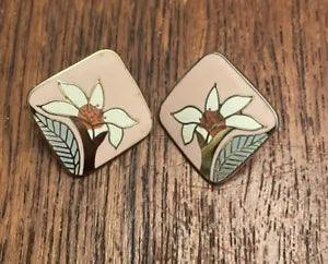 Signed Laurel Burch WILD LILY Pierced Earrings Enamel Pink White Flower Vintage