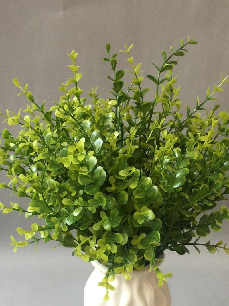 8 Bundles Artificial Grasses Outdoor Fake Eucalyptus Grasses for Decoration No Fade Faux Plastic Plants Garden Porch Window Box DŽcor faux plants
