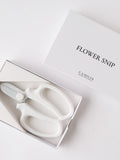 White Flower Snip flower spore