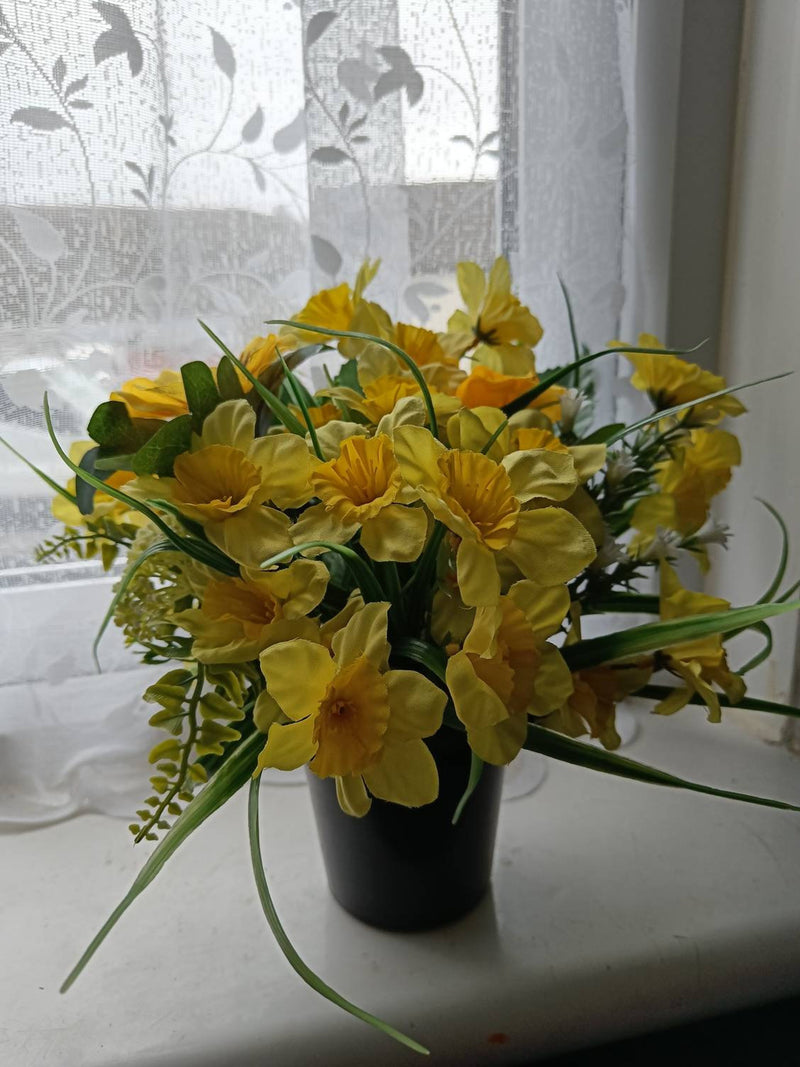 Grave Cemetery Memorial all season Artificial Flowers in your choice of colours and flowers. Free Delivery FLOWER DELIVERY